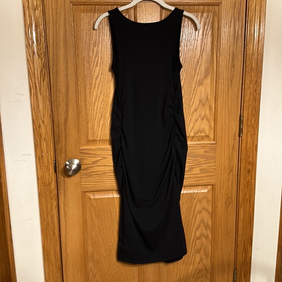 Simple Black Sleeveless Scoop Neck Maternity T-Shirt Dress- isabel mater… - Picture 3 of 5